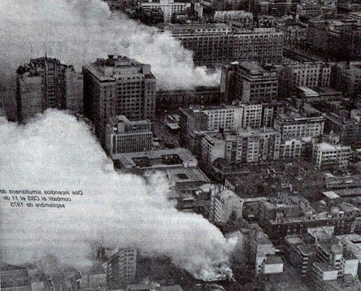 Fotografía aérea del bombardeo a La Moneda captada desde un avión Hawker Hunter el 11 de septiembre de 1973